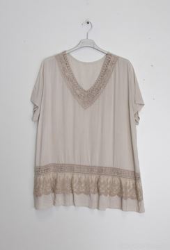 Immagine di CURVY GIRL VISCOSE SUMMER TOP WITH LACE DETAIL